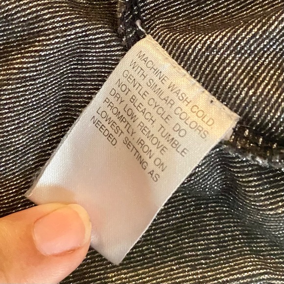 Gloria Vanderbilt. Long Sleeve. Button-up. Silvery-Shimmery Black. Collared top! - Picture 5 of 10